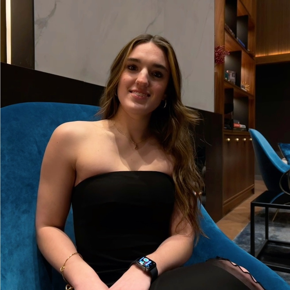 Meet your Posher, Chloe